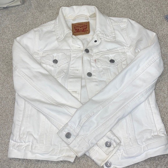 White Levi’s Jean Jacket - Picture 1 of 3